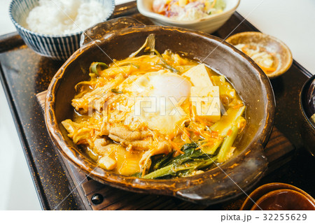 Kimchi nabe in hot plate with rice Kimchi nabe in hot plate with rice 32255629