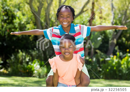 Young children posing 32256505
