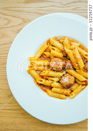 Meatball pasta with sauce Meatball pasta with sauce 32256737