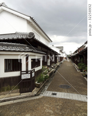 重要伝統的建造物群保存地区今井町の家並み 32258932