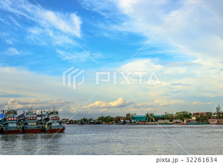 Three fishing boats moored at the Maeklong river 32261634