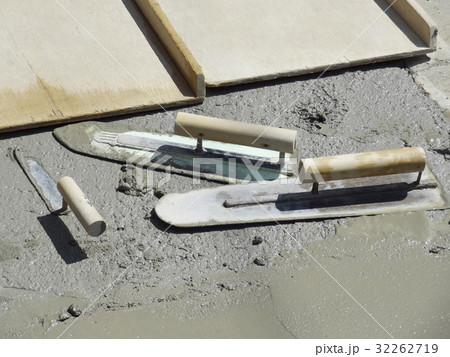 コンクリートをはる 32262719