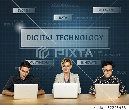 People connected to global communication online community 32263978