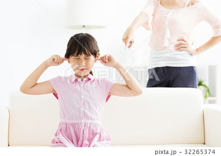 little girl covering her ears and mother angry little girl covering her ears and mother angry 32265374