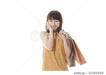 買い物イメージの女性 32265649