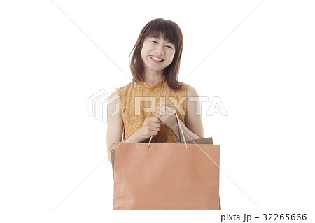 買い物イメージの女性 32265666
