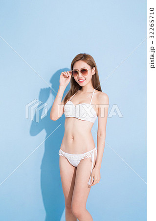 woman smile happily woman smile happily 32265710