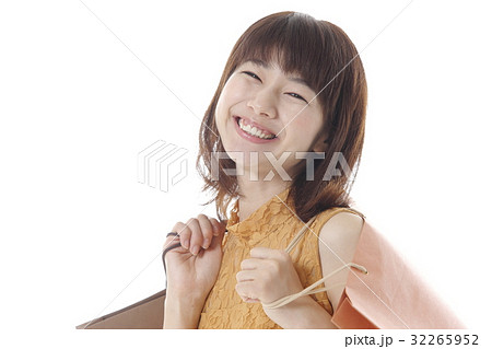 買い物イメージの女性 32265952