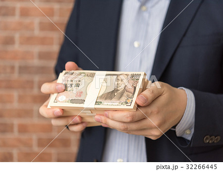お金 32266445