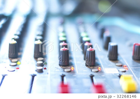 Blur the volume control in the recording room. Blur the volume control in the recording room. 32268146