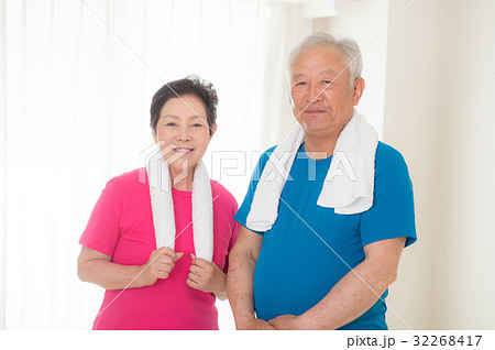 アクティブシニア　夫婦 32268417