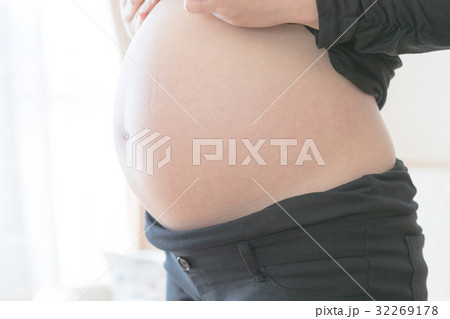 woman during pregnancy or shortly after childbirth woman during pregnancy or shortly after childbirth 32269178