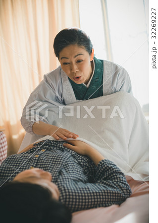 woman during pregnancy or shortly after childbirth woman during pregnancy or shortly after childbirth 32269227