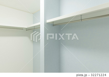 新築のウォーキングクローゼット 32271224