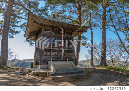 春日山城　毘沙門堂の風景 32272589