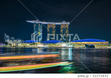 SINGAPORE - October 23, 2016 SINGAPORE - October 23, 2016 32272632