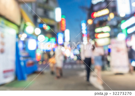 Blurred of people wander in the walking street Blurred of people wander in the walking street 32273270