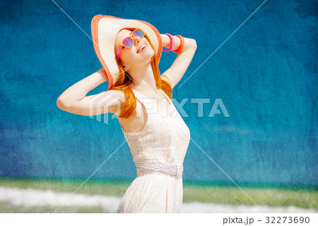 Young woman in hat and sunglasses at sea Young woman in hat and sunglasses at sea 32273690
