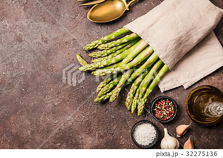 Bunch of fresh asparagus Bunch of fresh asparagus 32275136