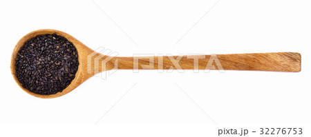 Sesame black in spoon on white background 32276753