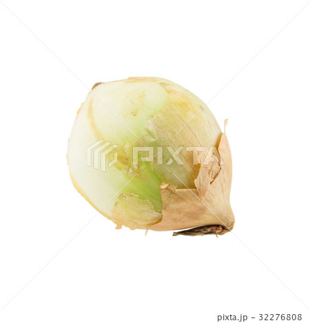 Onion isolated on white background 32276808