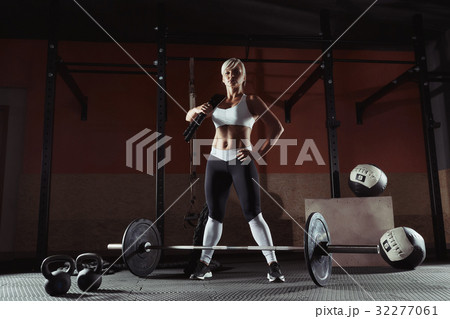 Beautiful sports blonde standing with ropes in the 32277061