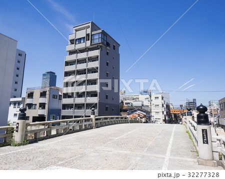 名古屋市西区都市風景 五條橋から円頓寺商店街シンボルアーチを望む 名古屋市西区都市風景 五條橋から円頓寺商店街シンボルアーチを望む 32277328