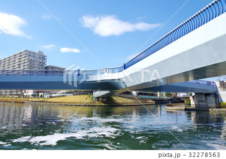 横十間川に架かる小名木川クローバー橋（東京都江東区） 32278563