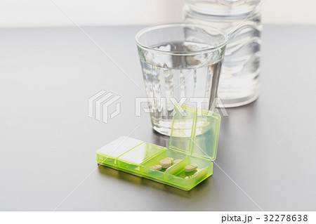 医療イメージ　ピルケース　服薬管理　誤飲防止　 32278638
