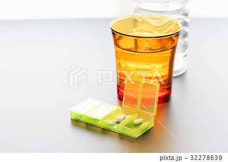 医療イメージ　ピルケース　服薬管理　誤飲防止　 32278639