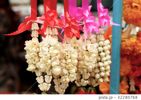 Jasmine garland 32280768