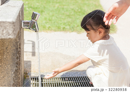 水道　水道水　水　親子 32280938