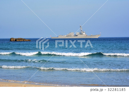伊豆半島　イージス艦・マスティン 停泊　多々戸浜 海水浴場 （静岡県 南伊豆） 32281185