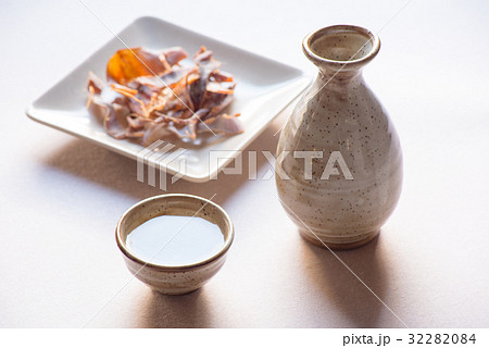 日本酒 アタリメとともに 日本酒 アタリメとともに 32282084