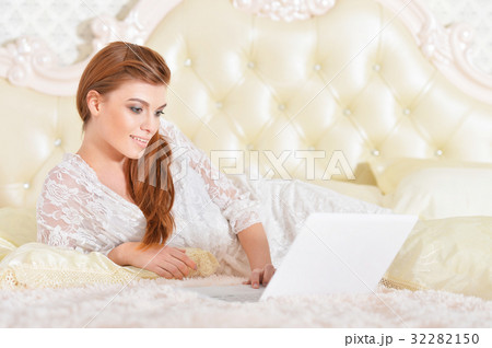 young woman with laptop 32282150