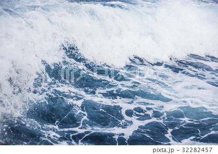 海水 波 振る 32282457
