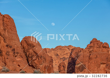 Valley of Fire Moonrise 32282736