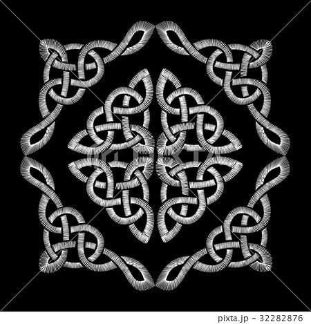 Embroidered Celtic knot pattern. Embroidery 32282876