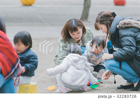 play at the park 1 year old play at the park 1 year old 32283726