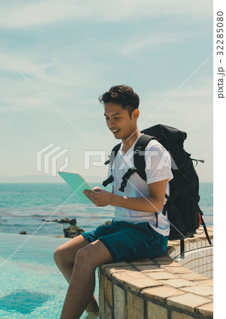 Digital nomad  32285080