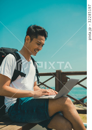 Digital nomad Digital nomad 32285197