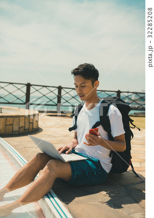 Digital nomad Digital nomad 32285208