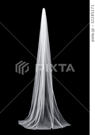 wedding white Bridal veil isolated on black 32285271