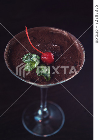 Ice cream chocolate dessert Ice cream chocolate dessert 32285355