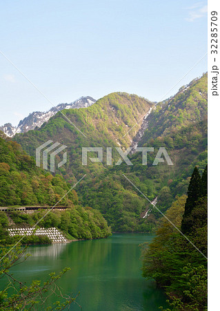 宇奈月ダムと立山連峰(富山県) 宇奈月ダムと立山連峰(富山県) 32285709