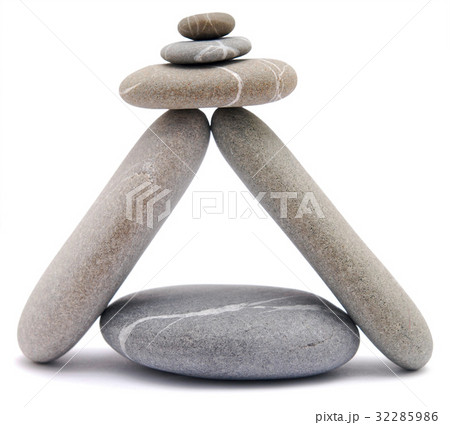 stone pyramid 32285986