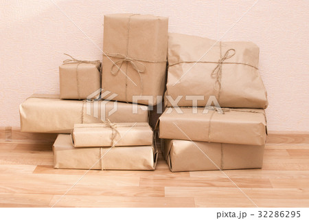 shipping boxes 32286295