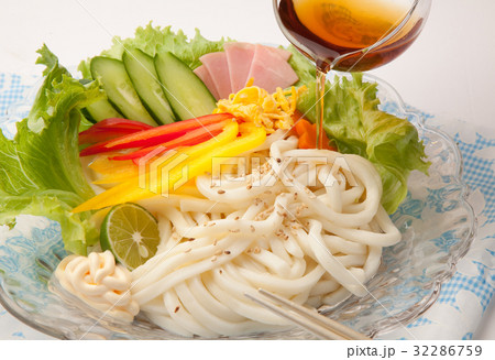 　サラダうどん  32286759