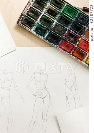 Sketches of fashion models on desk 32287722