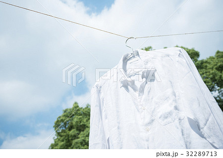 青空と白いシャツ 32289713